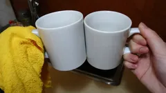 Zo verwijder je eenvoudig bruine vlekken uit mokken zonder schrobben