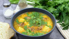 Niet kippenvleugels of dijen: welk vlees is ideaal voor bouillon — betaalbaar en voedzaam