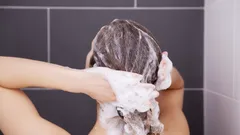 Wat toe te voegen aan shampoo zodat je haar tot 7 dagen schoon blijft en snel groeit