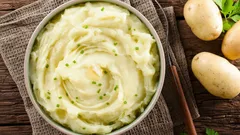 Hoe maak je de zachtste aardappelpuree: voeg een geheim ingrediënt toe, en het is geen boter