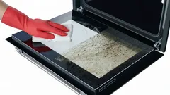 Makkelijk, goedkoop en effectief: zo blijft je ovenruit als nieuw