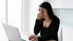 Waarom je ondanks voldoende slaap toch de hele dag moe bent